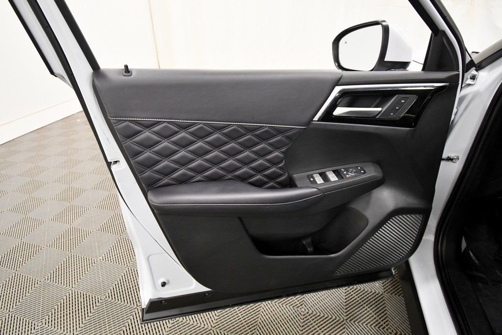 Used 2024 Mitsubishi Outlander SEL image 13