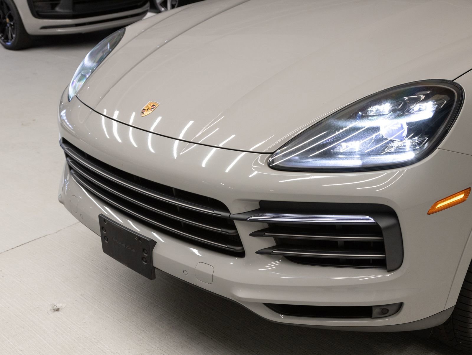 Certified 2023 Porsche Cayenne Platinum Edition image 33