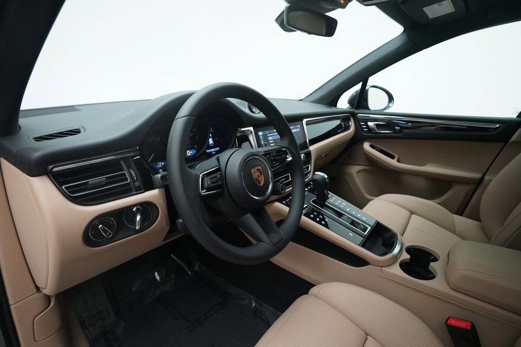 Certified 2026 Porsche Macan image 4