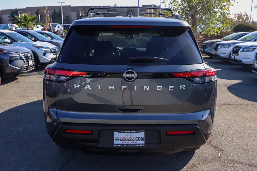 New 2025 Nissan Pathfinder SV image 5
