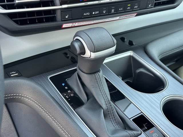 Used 2026 Toyota Sienna XLE FWD image 22