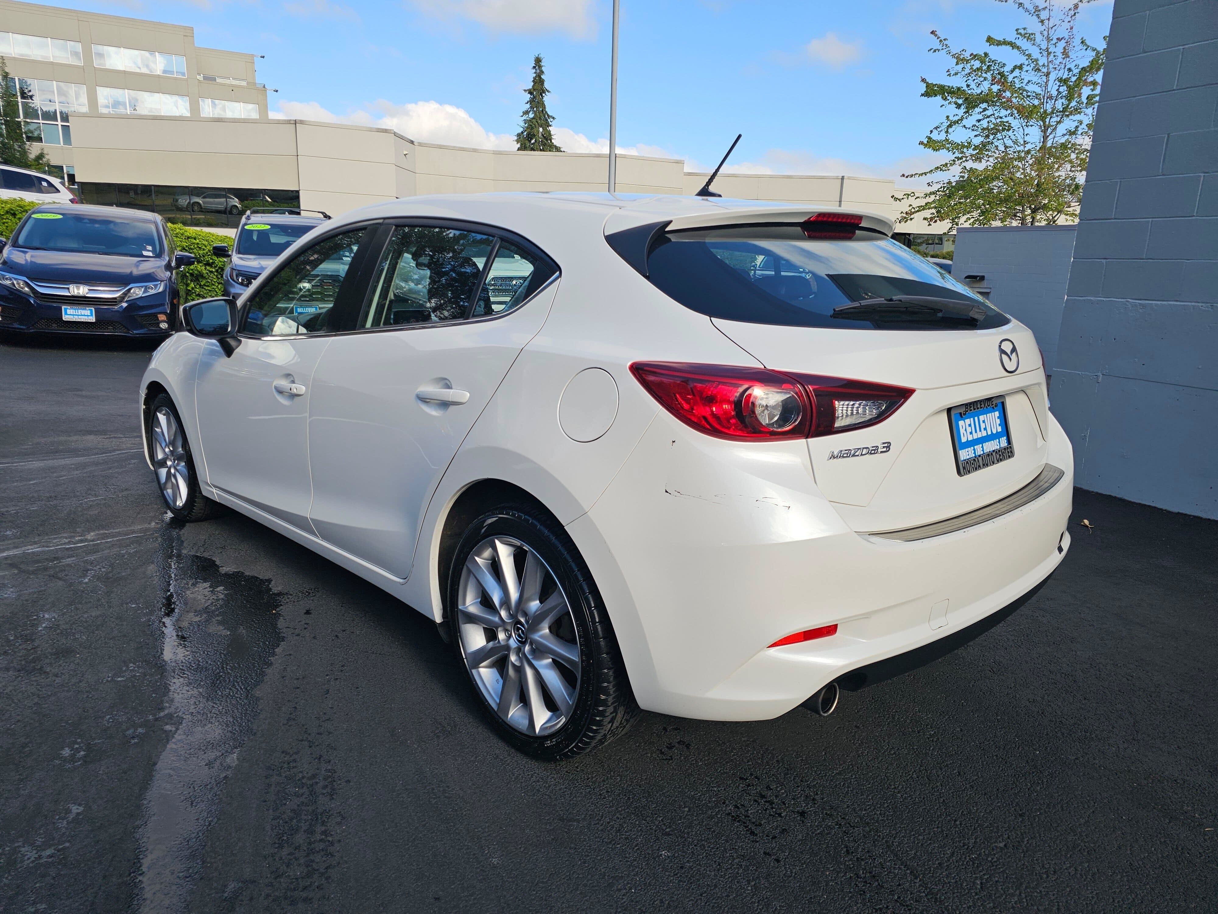 Used 2017 MAZDA MAZDA3 Touring FWD image 5