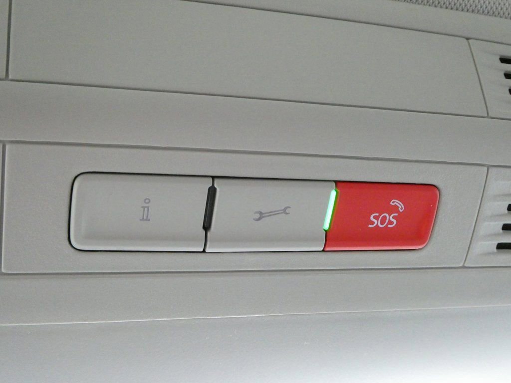 Certified 2025 Volkswagen Taos SE FWD image 23