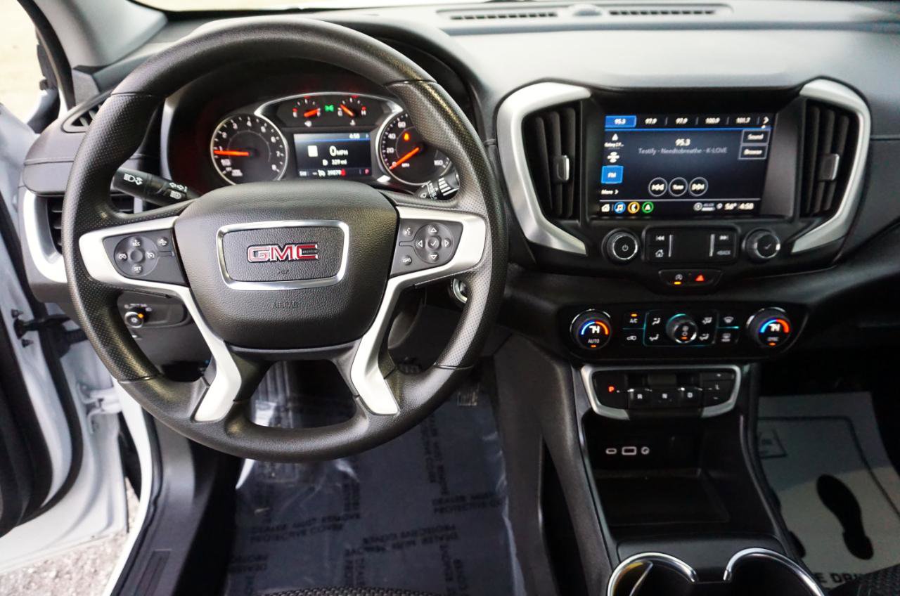 Used 2023 GMC Terrain SLE w/ Driver Convenience Package image 9