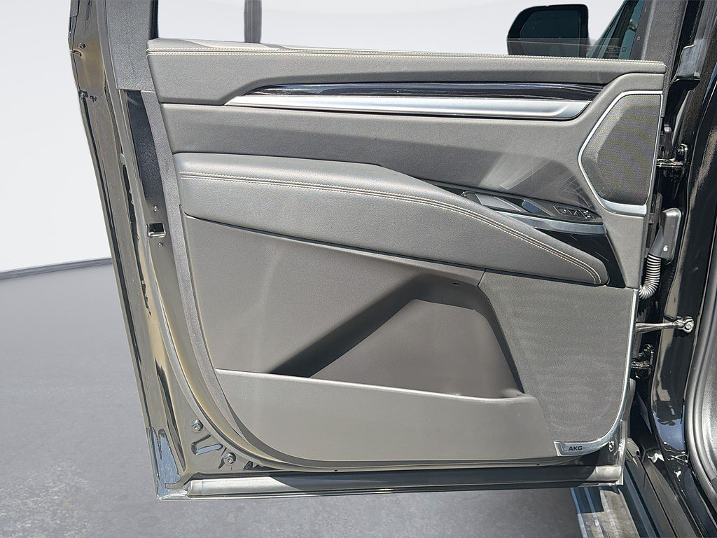 Certified 2025 Cadillac Escalade ESV Sport AWD/4WD image 21