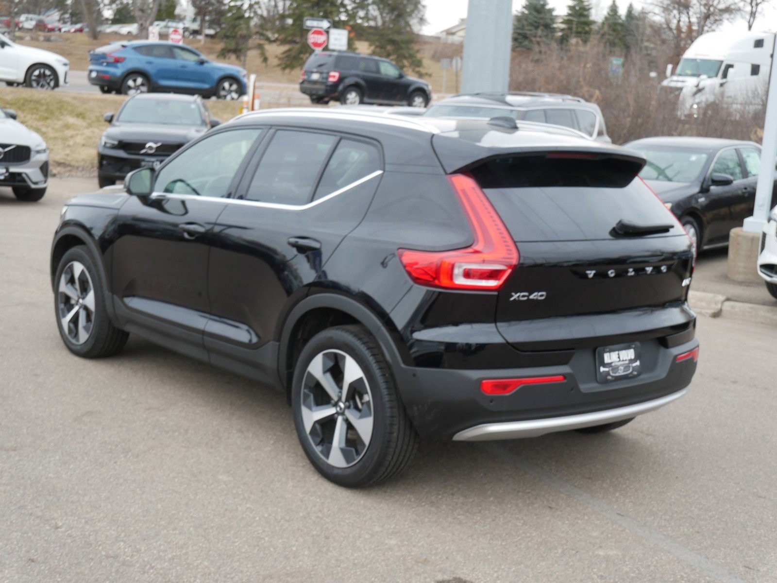 Certified 2025 Volvo XC40 B5 Plus image 5