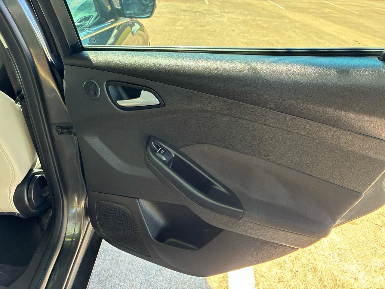 Used 2018 Ford Focus Titanium FWD image 38