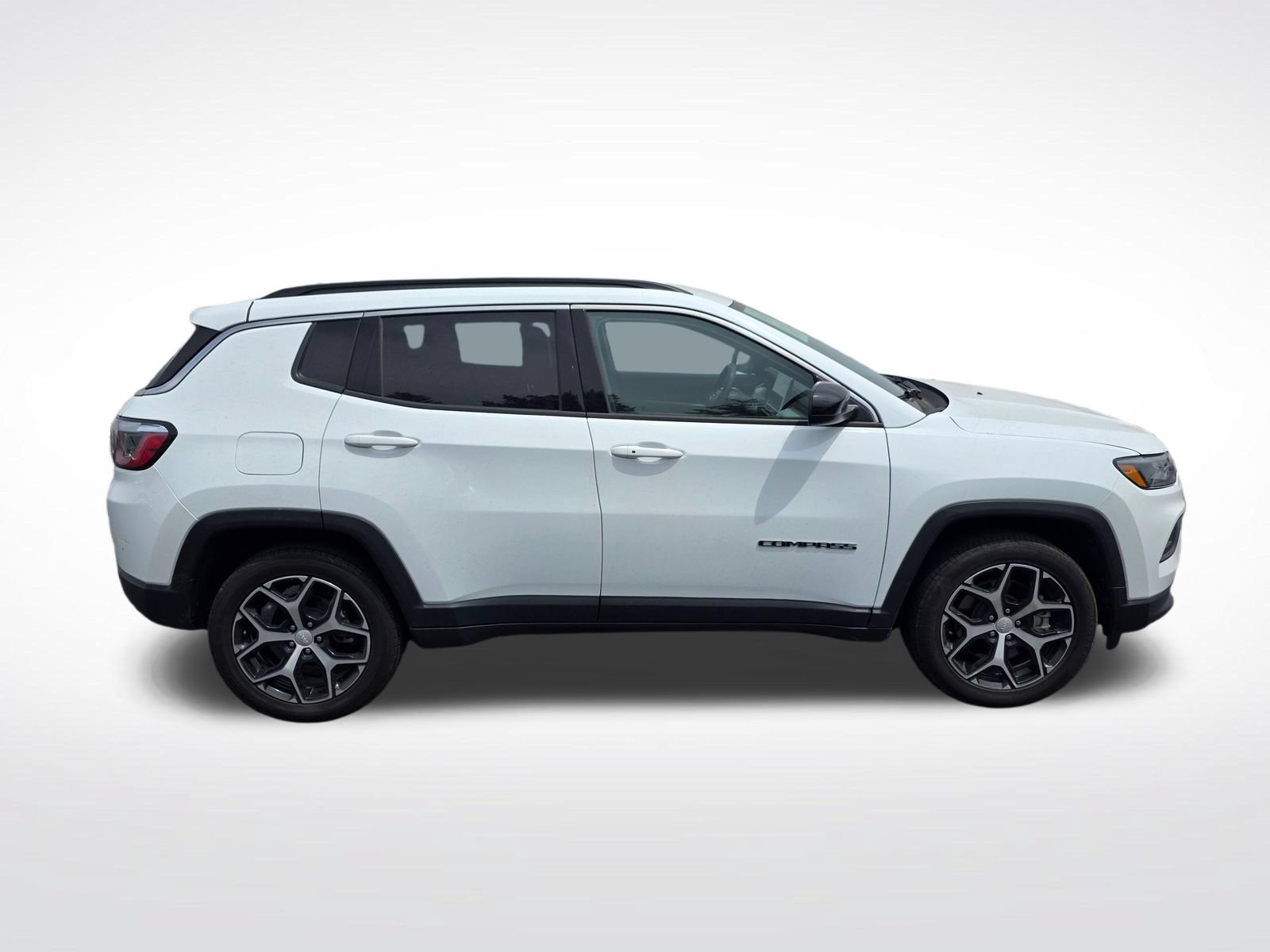 Used 2024 Jeep Compass Latitude AWD/4WD image 4