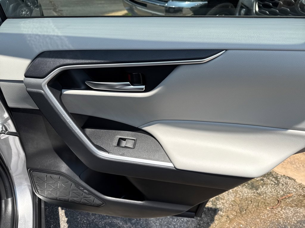 Used 2024 Toyota RAV4 XLE FWD image 36
