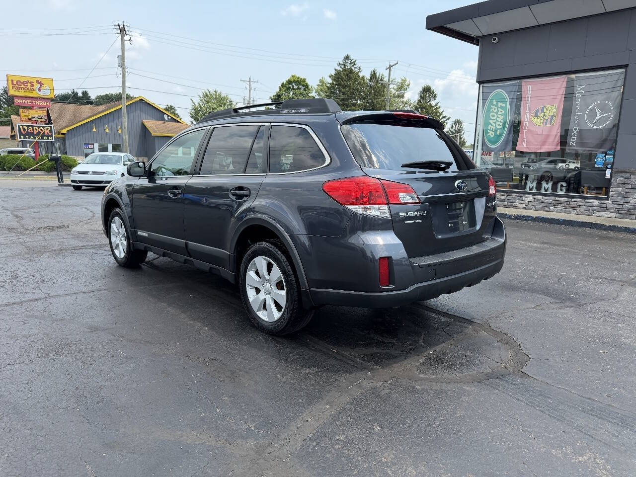 Used 2011 Subaru Outback 2.5i Premium w/ All-Weather Pkg AWD/4WD image 4