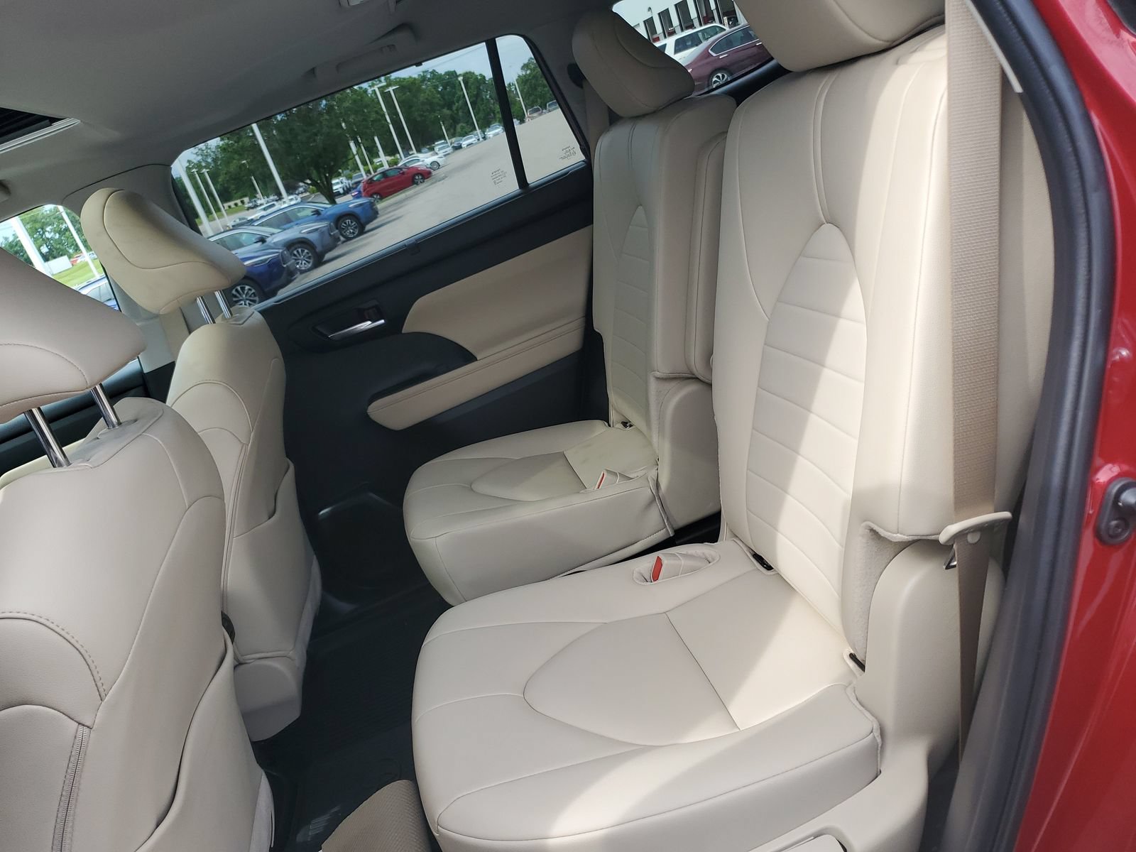 Certified 2024 Toyota Highlander XLE AWD/4WD image 14
