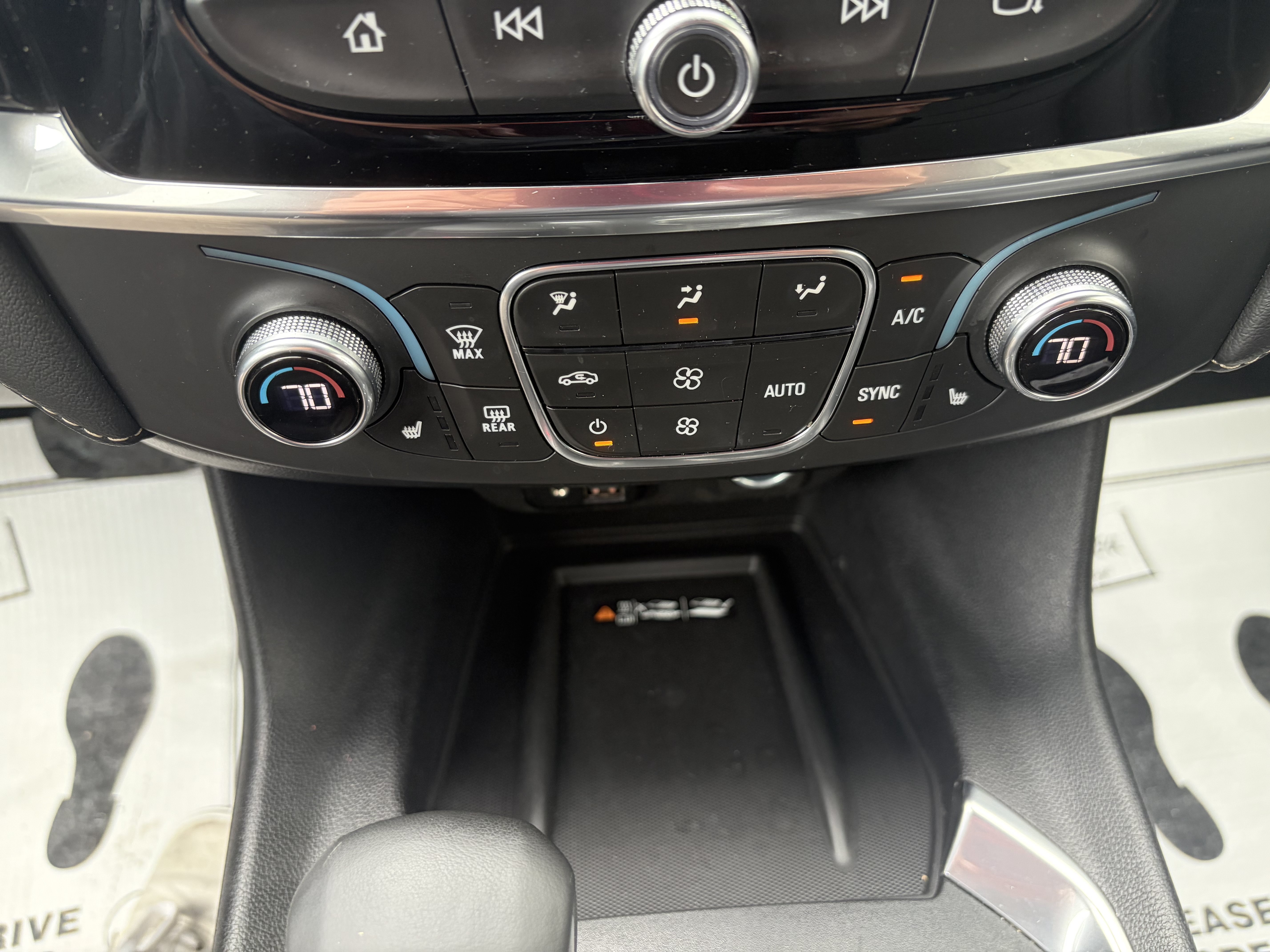 Used 2023 Chevrolet Traverse LT w/ LT Premium Package AWD/4WD image 13