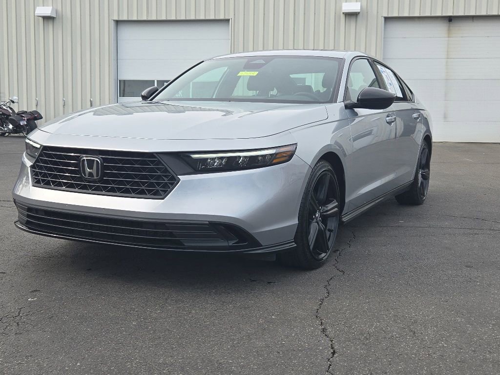 Used 2025 Honda Accord Sport image 3