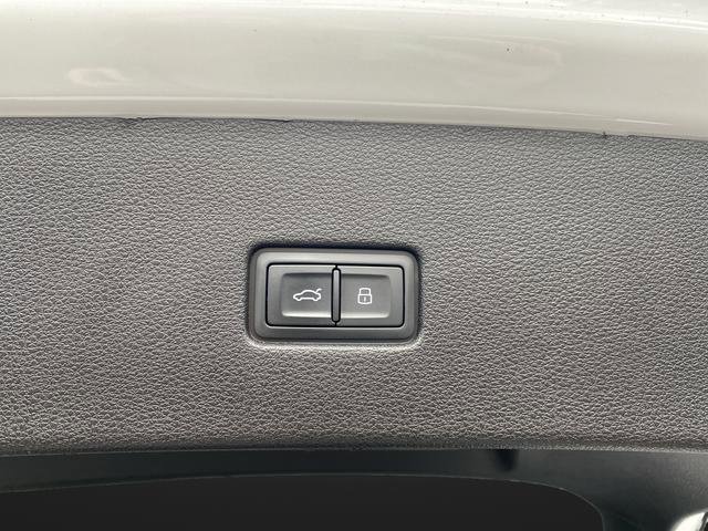 Used 2021 Audi Q8 Premium w/ Convenience Package image 17