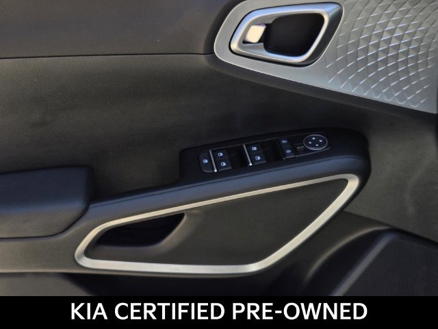 Certified 2025 Kia Soul LX w/ LX Technology Package FWD image 17