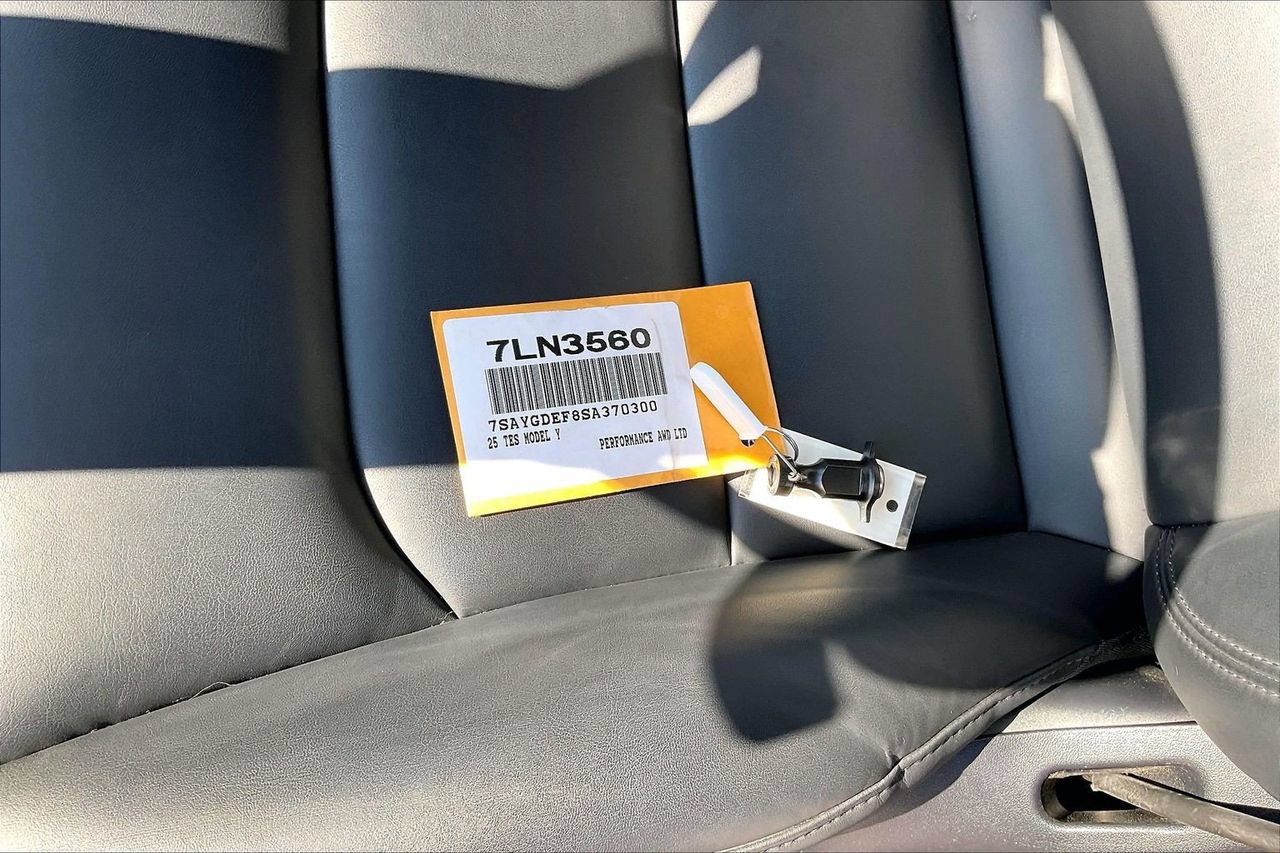 Used 2025 Tesla Model Y Performance AWD/4WD image 33