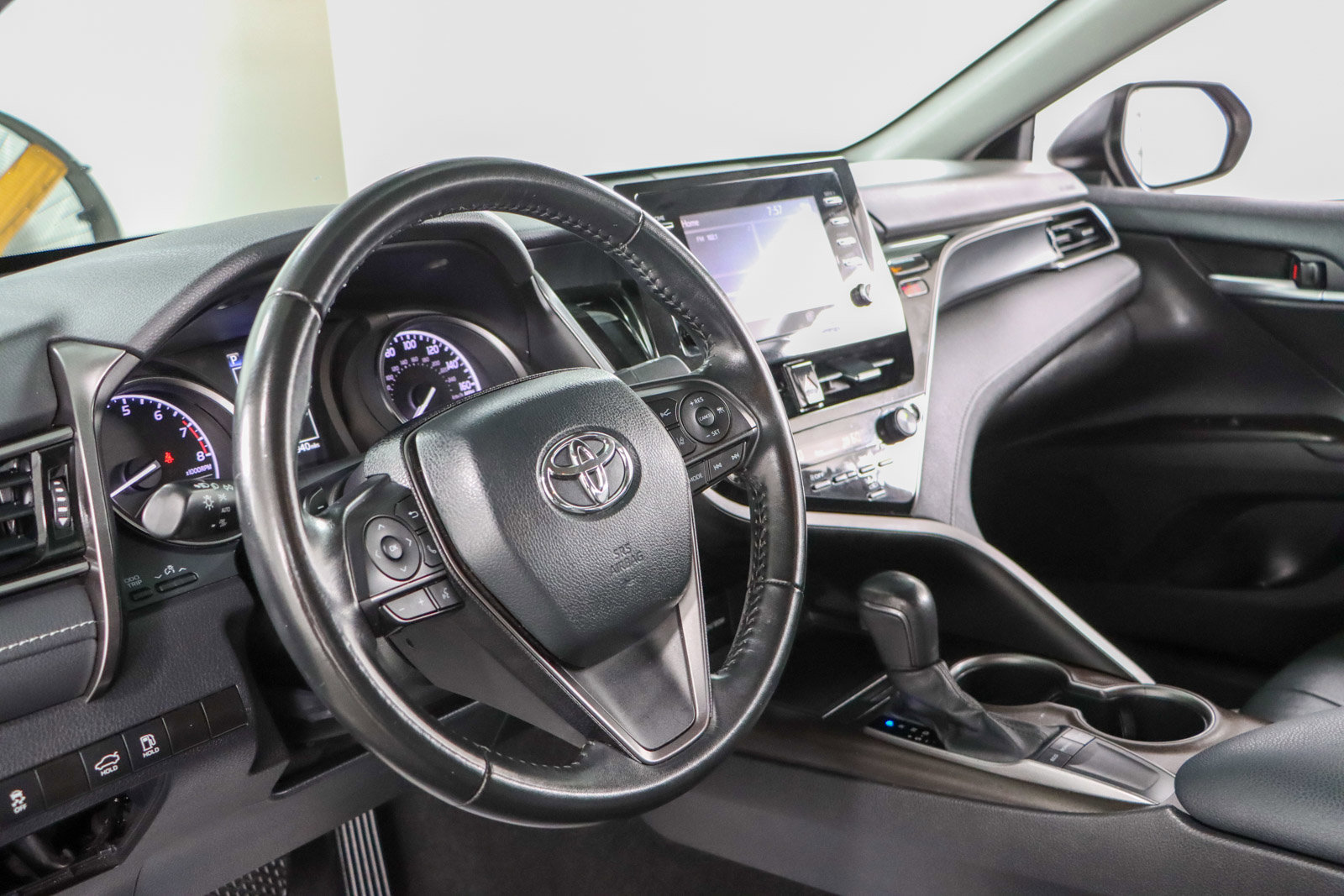 Used 2024 Toyota Camry SE image 22