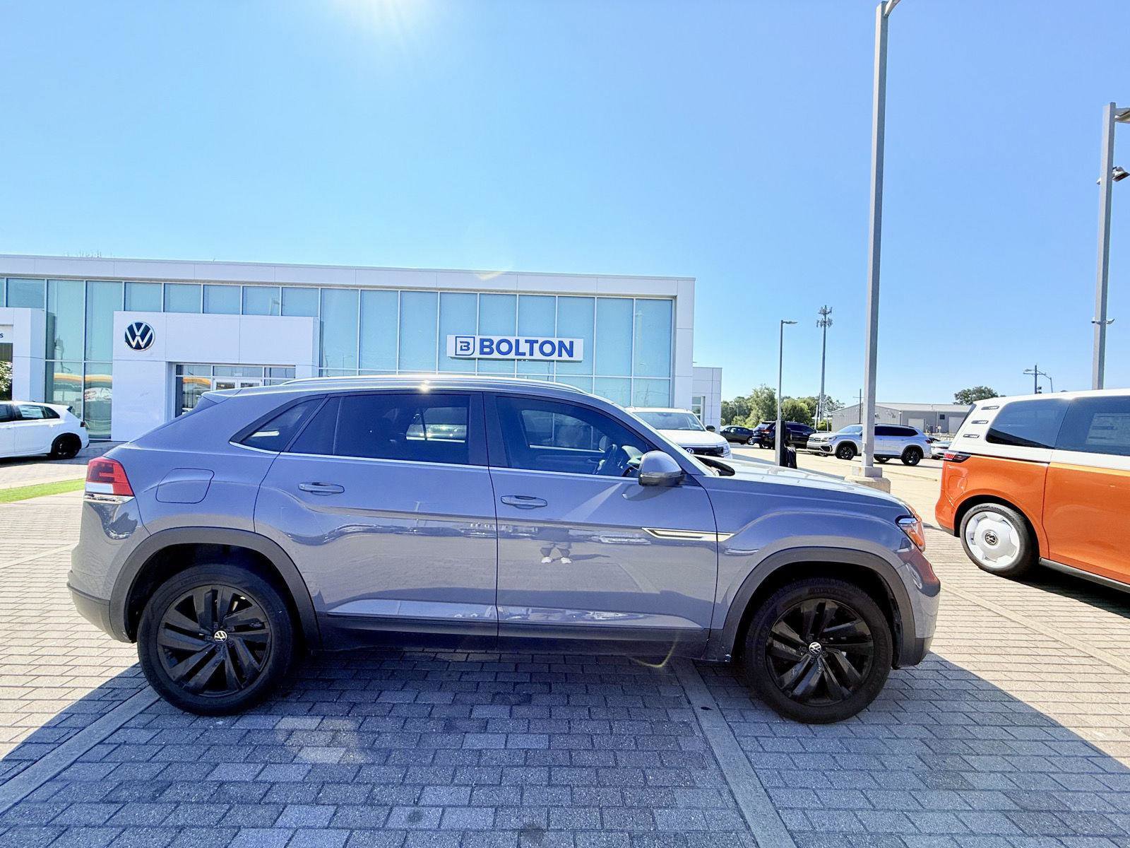Used 2021 Volkswagen Atlas Cross Sport SE w/ 20" Black Wheels Package