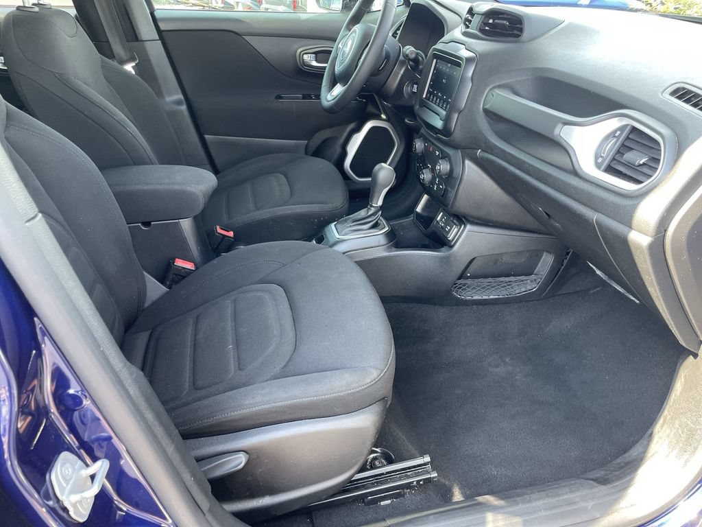 Used 2019 Jeep Renegade Latitude FWD image 31