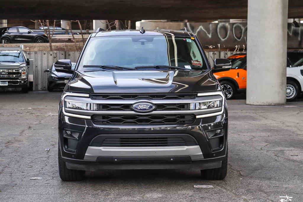 Used 2022 Ford Expedition XLT image 2