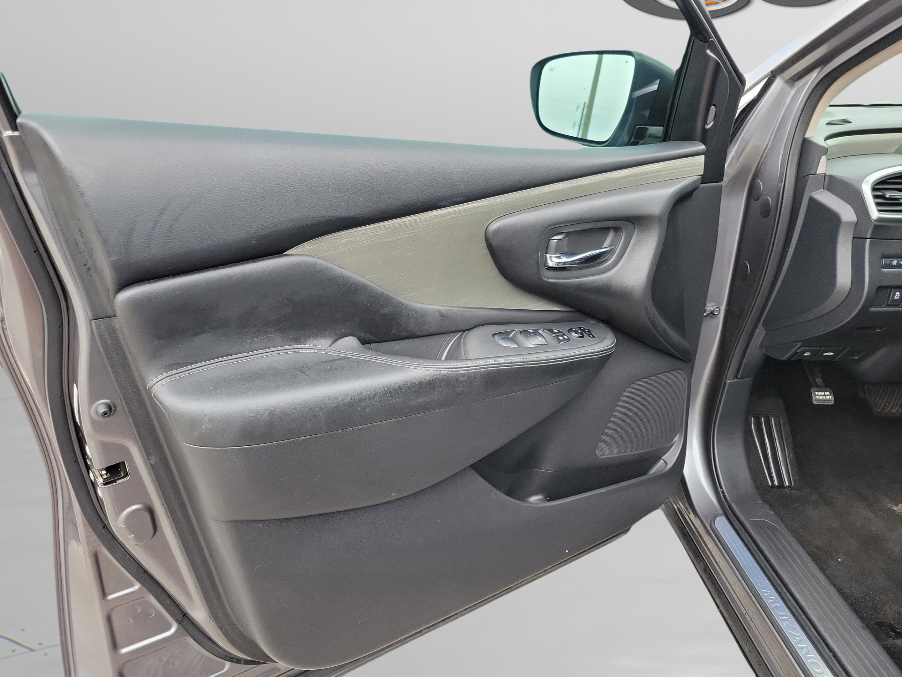 Used 2017 Nissan Murano SV w/ Premium Plus Package image 5