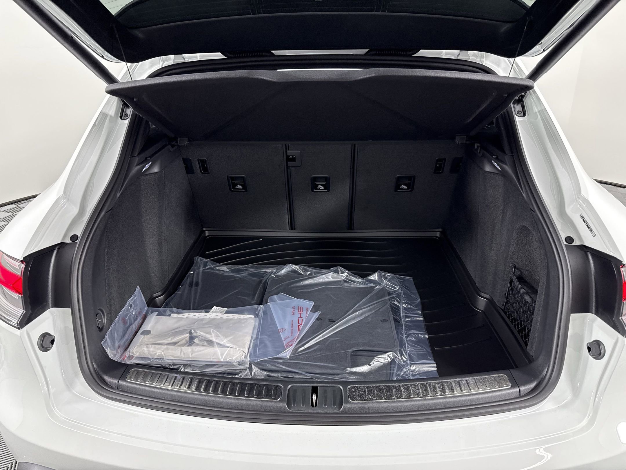 New 2025 Porsche Macan image 28