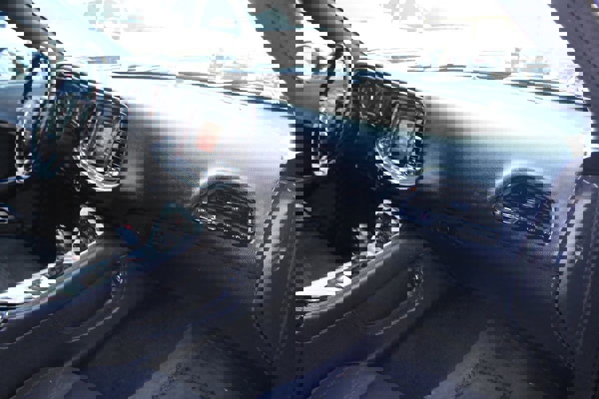 Used 2016 Dodge Challenger SXT image 19