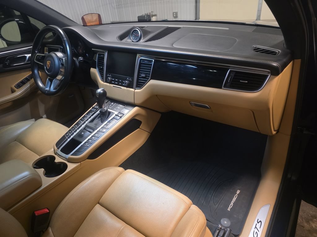 Used 2018 Porsche Macan GTS AWD/4WD image 32