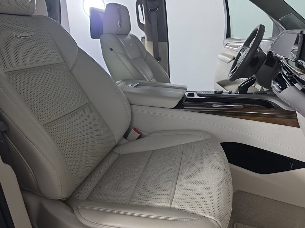 Used 2022 Cadillac Escalade Premium Luxury Platinum AWD/4WD image 43