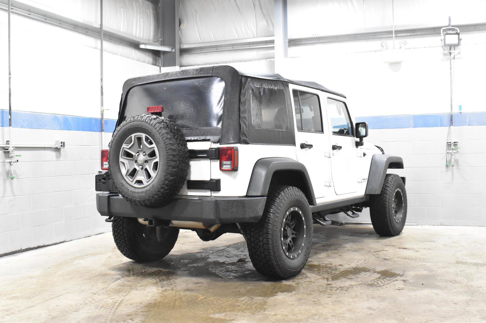 Used 2015 Jeep Wrangler Unlimited Rubicon w/ Connectivity Group image 20