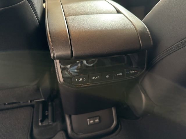 New 2025 Toyota Highlander XLE image 18