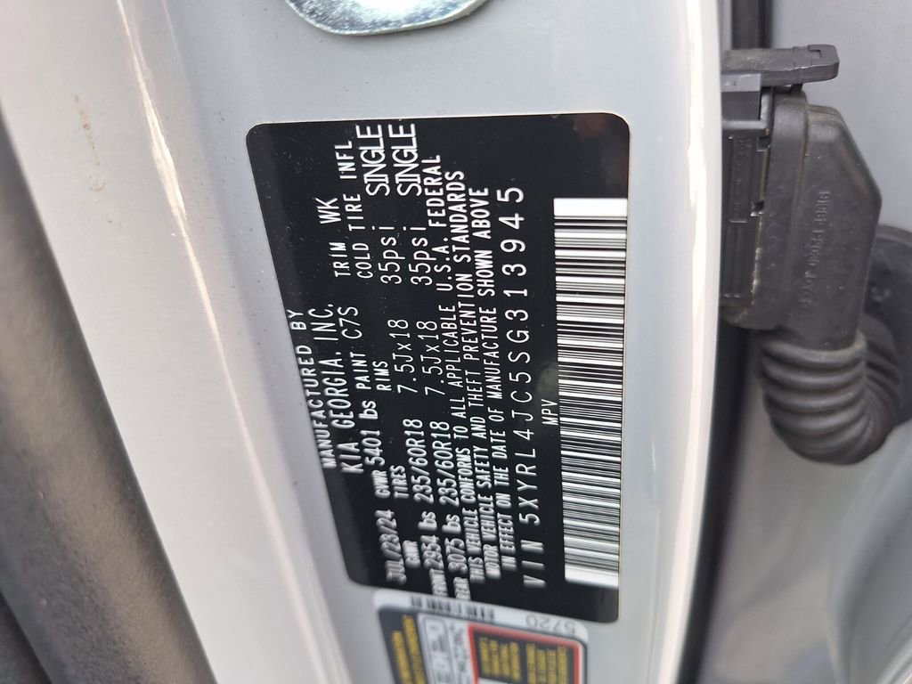 Used 2025 Kia Sorento S image 32