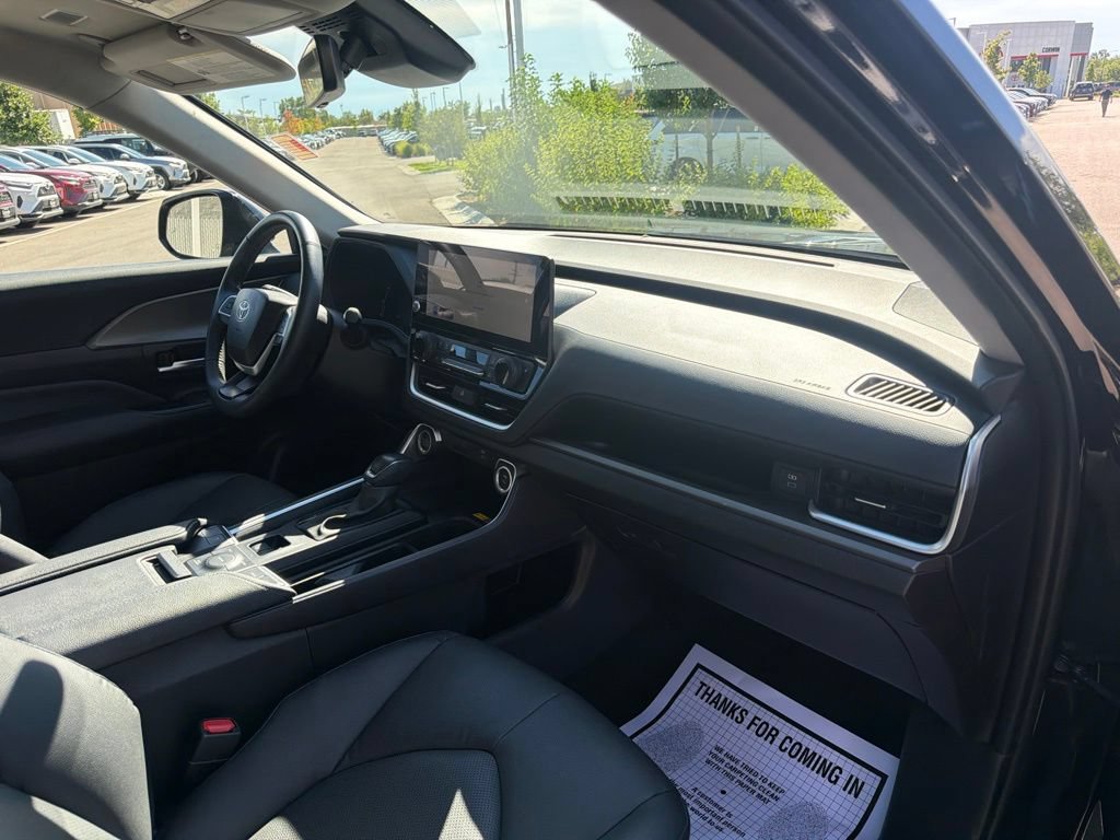 Used 2025 Toyota Grand Highlander AWD image 11