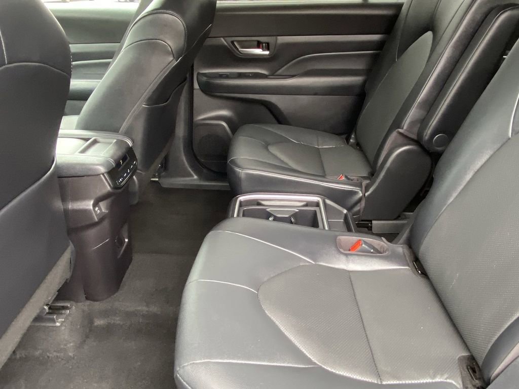 Certified 2025 Toyota Grand Highlander FWD image 19