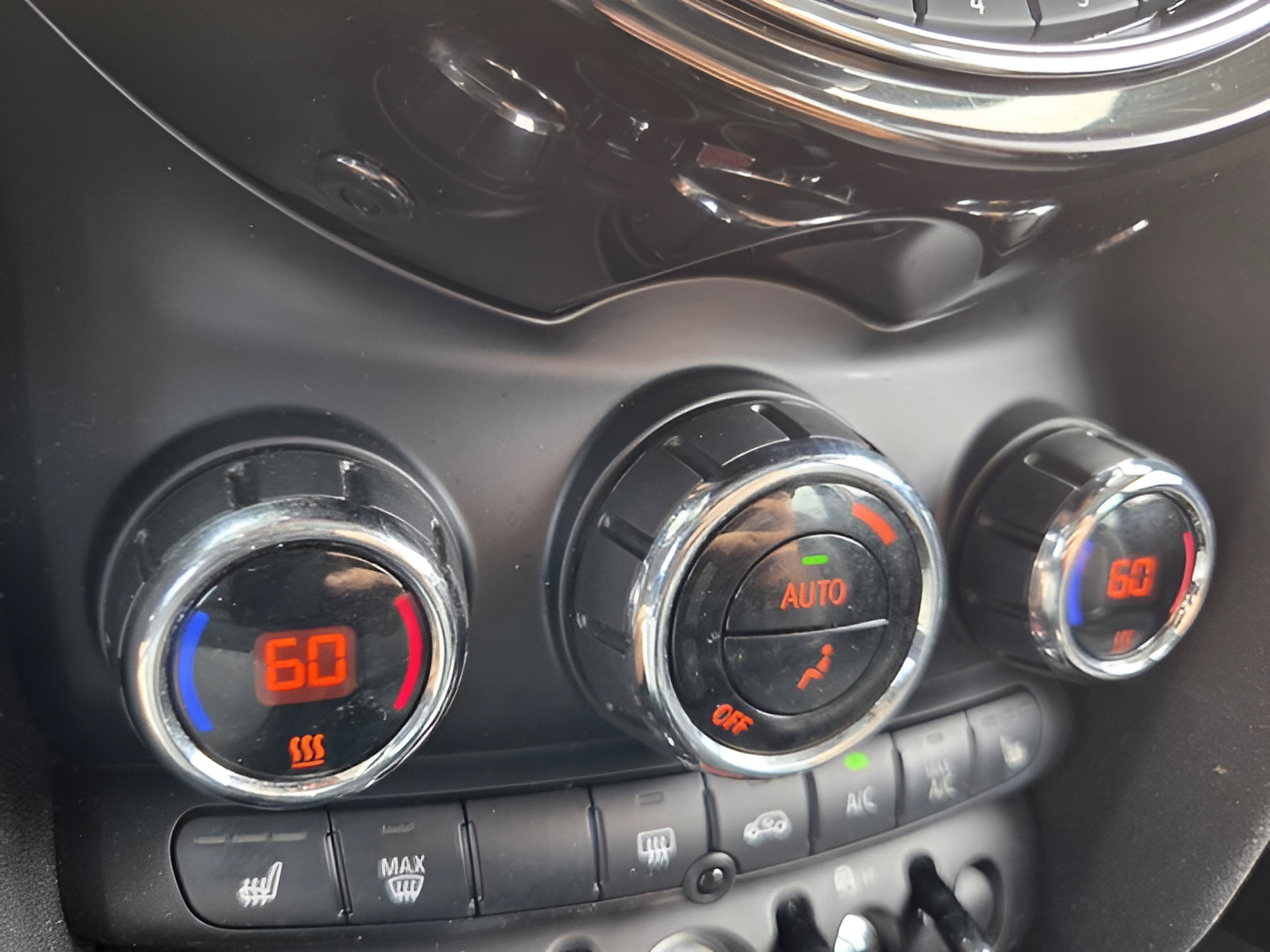 Used 2021 MINI Cooper 4-Door Hardtop w/ 6.5" Touchscreen Package FWD image 21