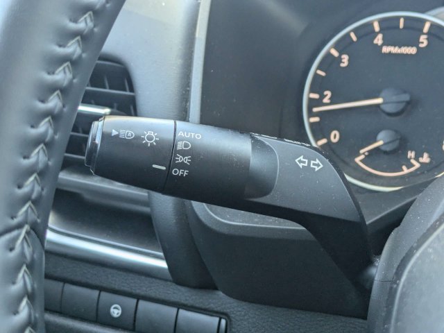 Used 2025 Nissan Rogue SV FWD image 28