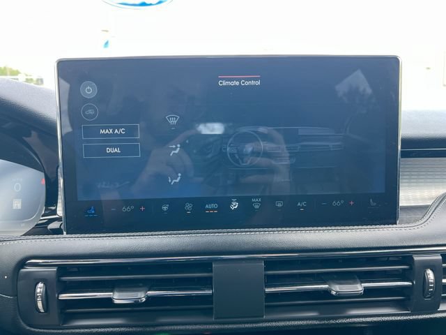 Used 2024 Lincoln Corsair AWD w/ Equipment Group 101A image 18