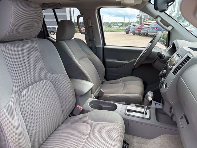 Used 2016 Nissan Frontier SV w/ SV Value Truck Package RWD image 16