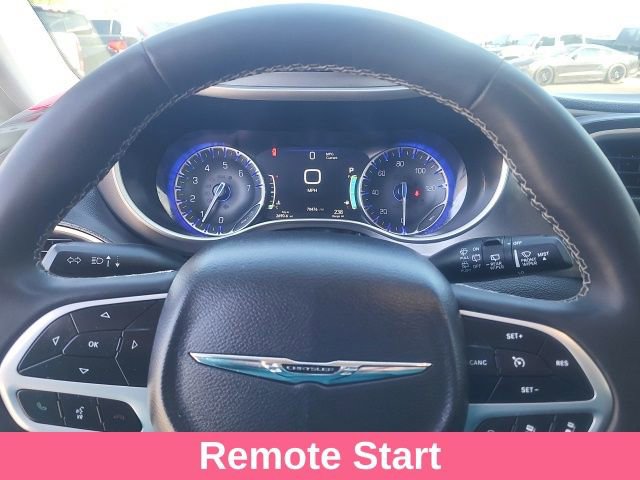 Used 2023 Chrysler Pacifica Touring-L FWD image 15