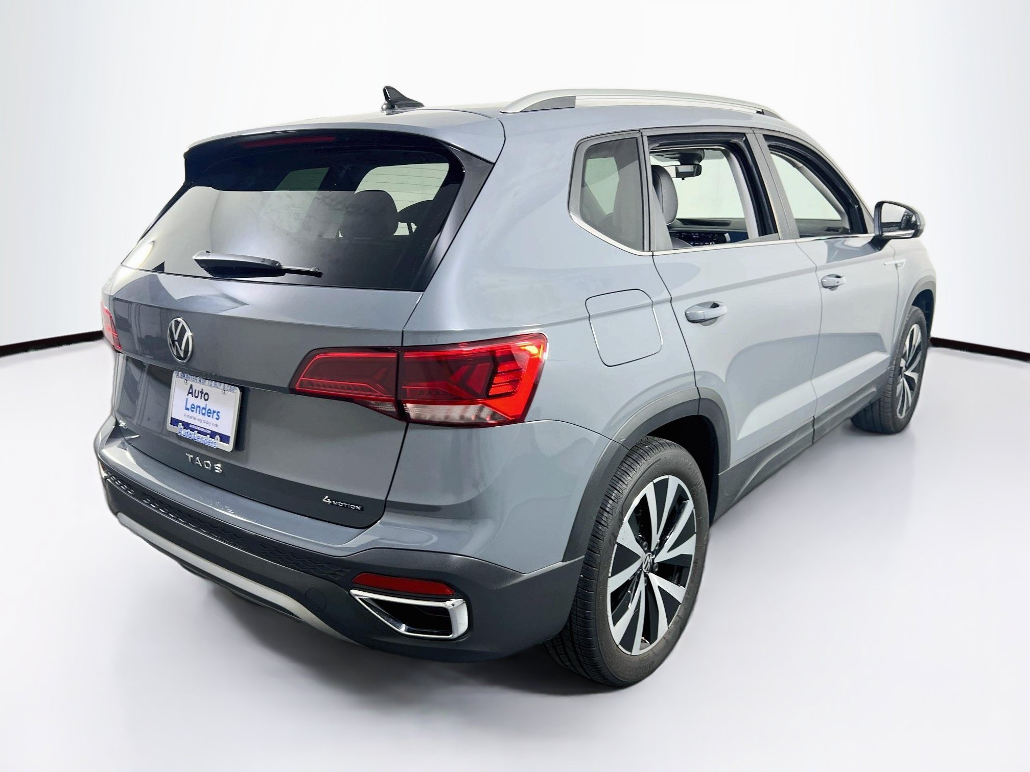 Used 2023 Volkswagen Taos SE AWD/4WD image 5