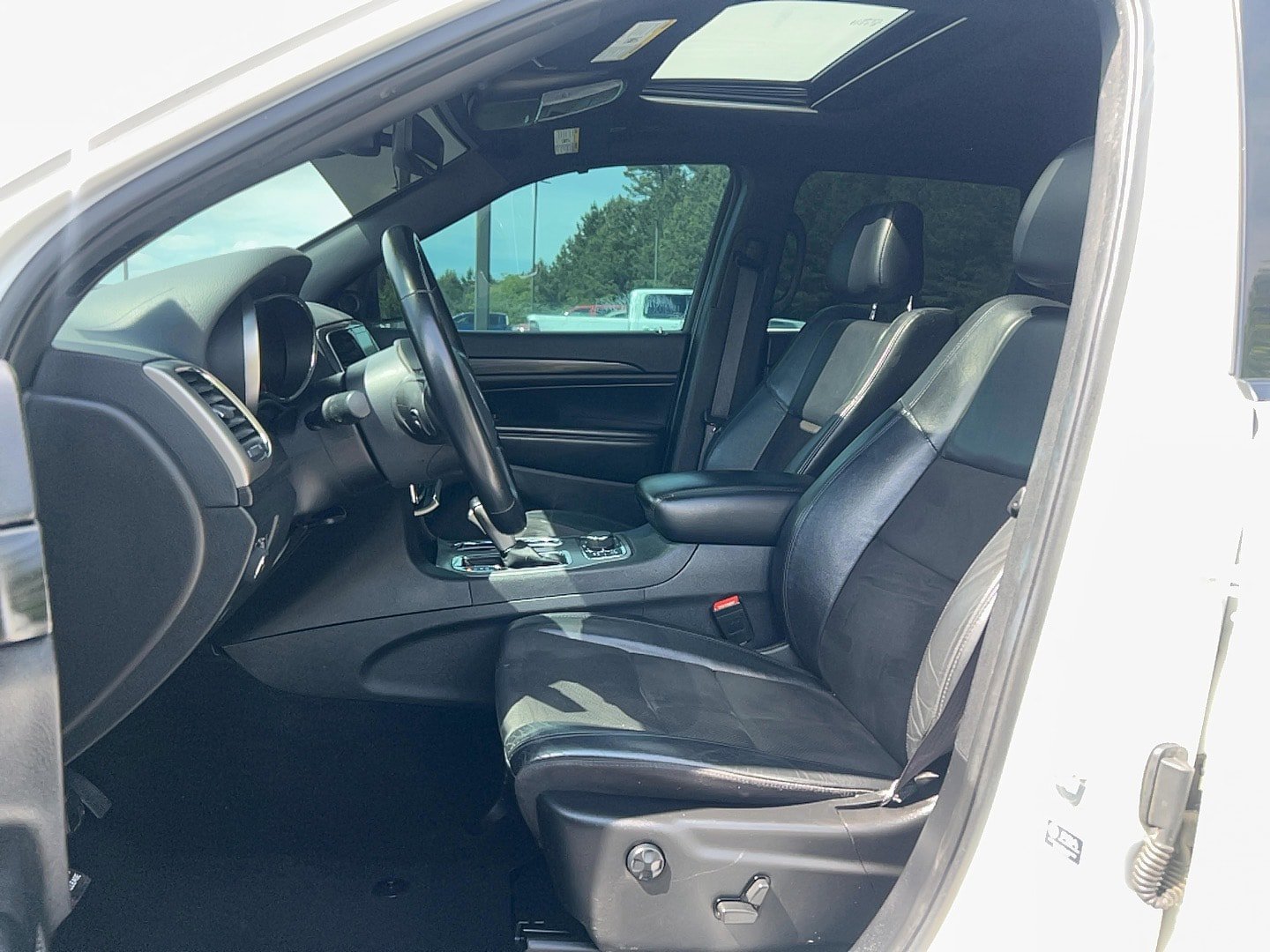 Used 2022 Jeep Grand Cherokee Laredo X AWD/4WD image 10