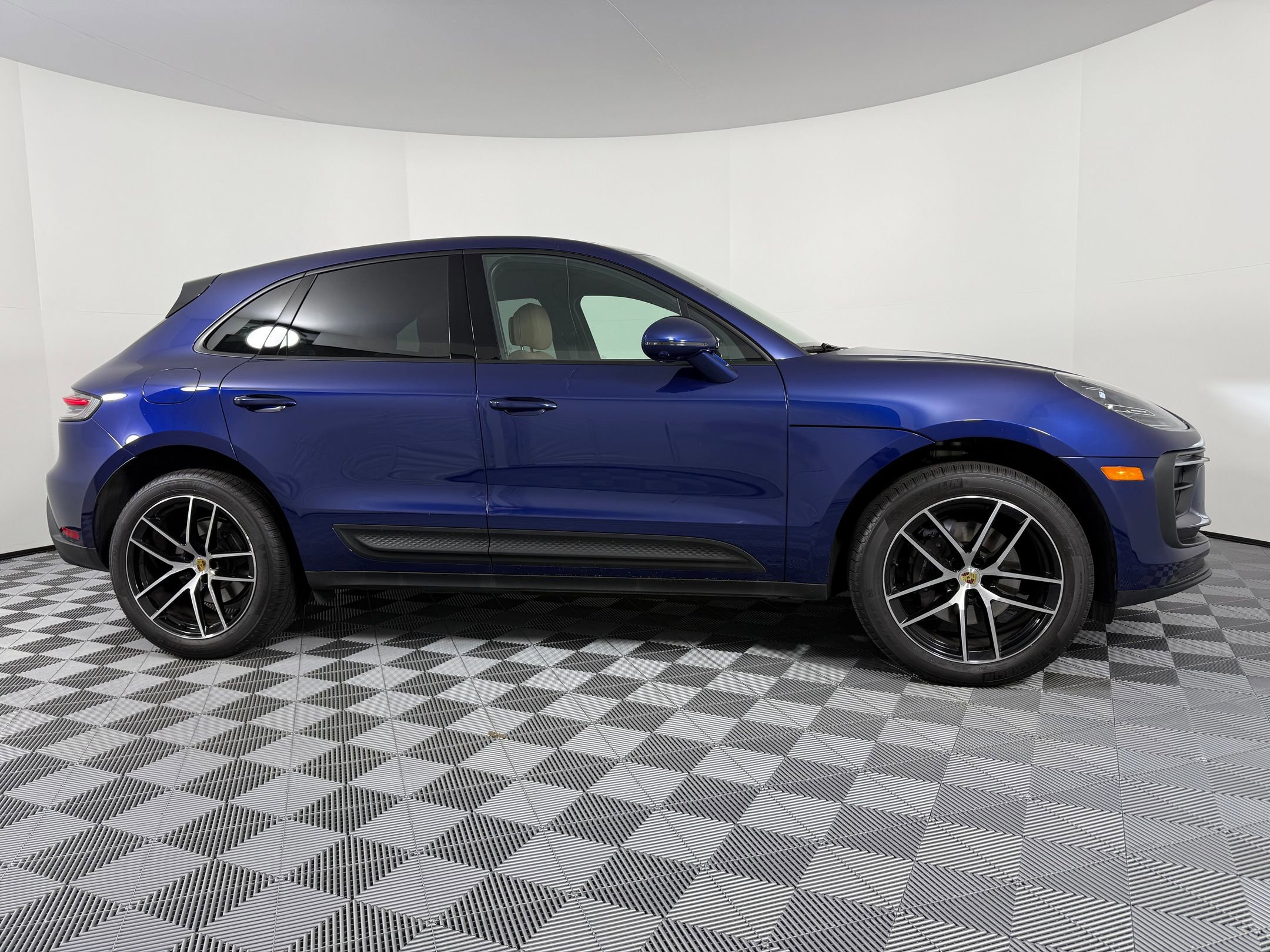 New 2025 Porsche Macan image 8
