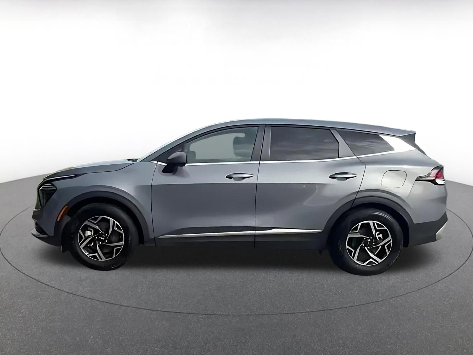 Used 2025 Kia Sportage LX image 9