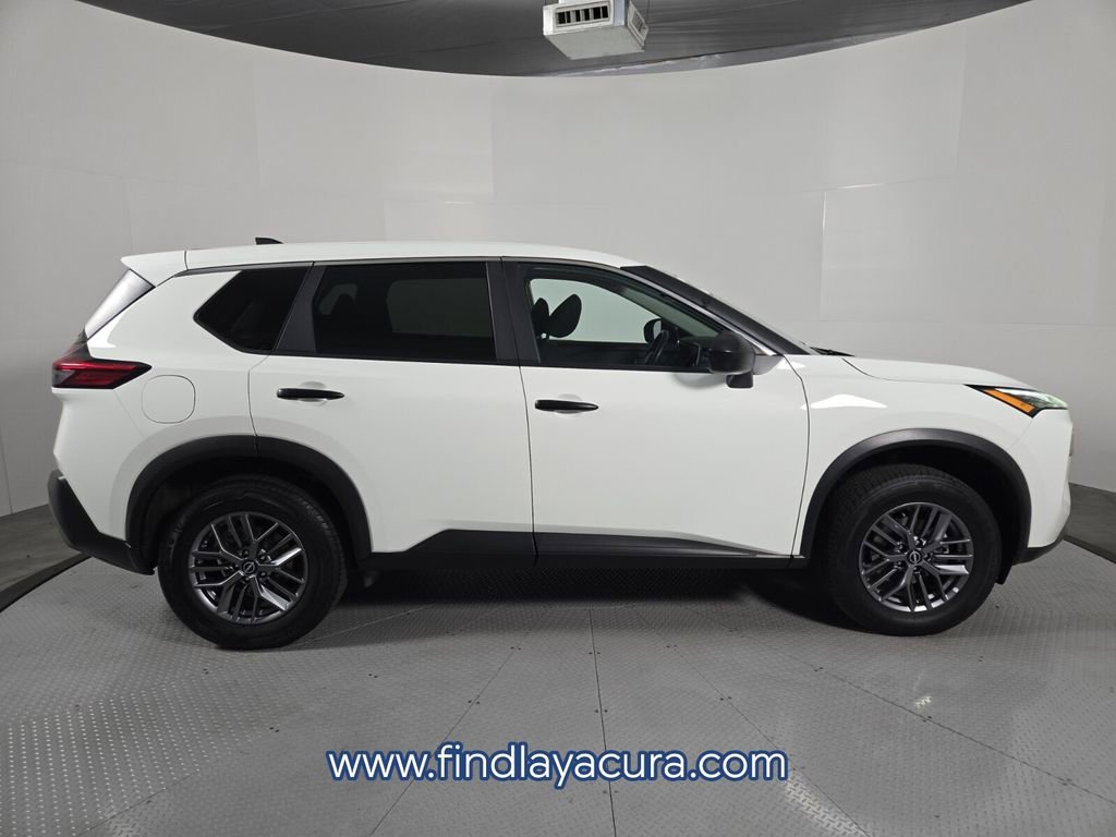 Used 2023 Nissan Rogue S image 8