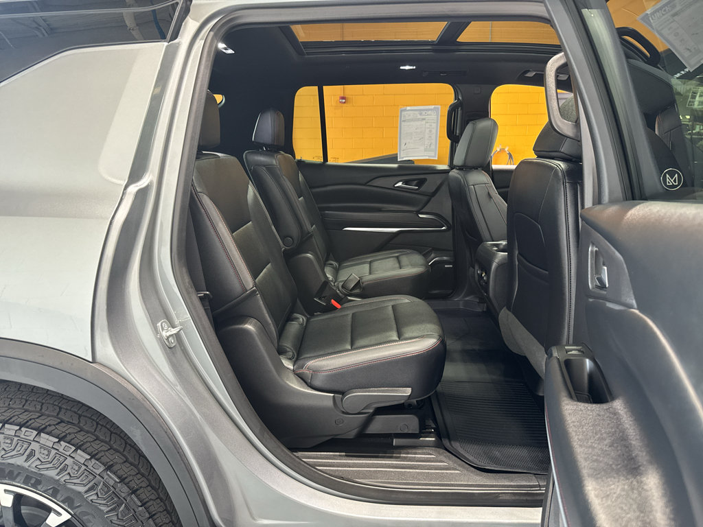 Used 2025 Chevrolet Traverse Z71 w/ Enhanced Driving Package AWD/4WD image 20