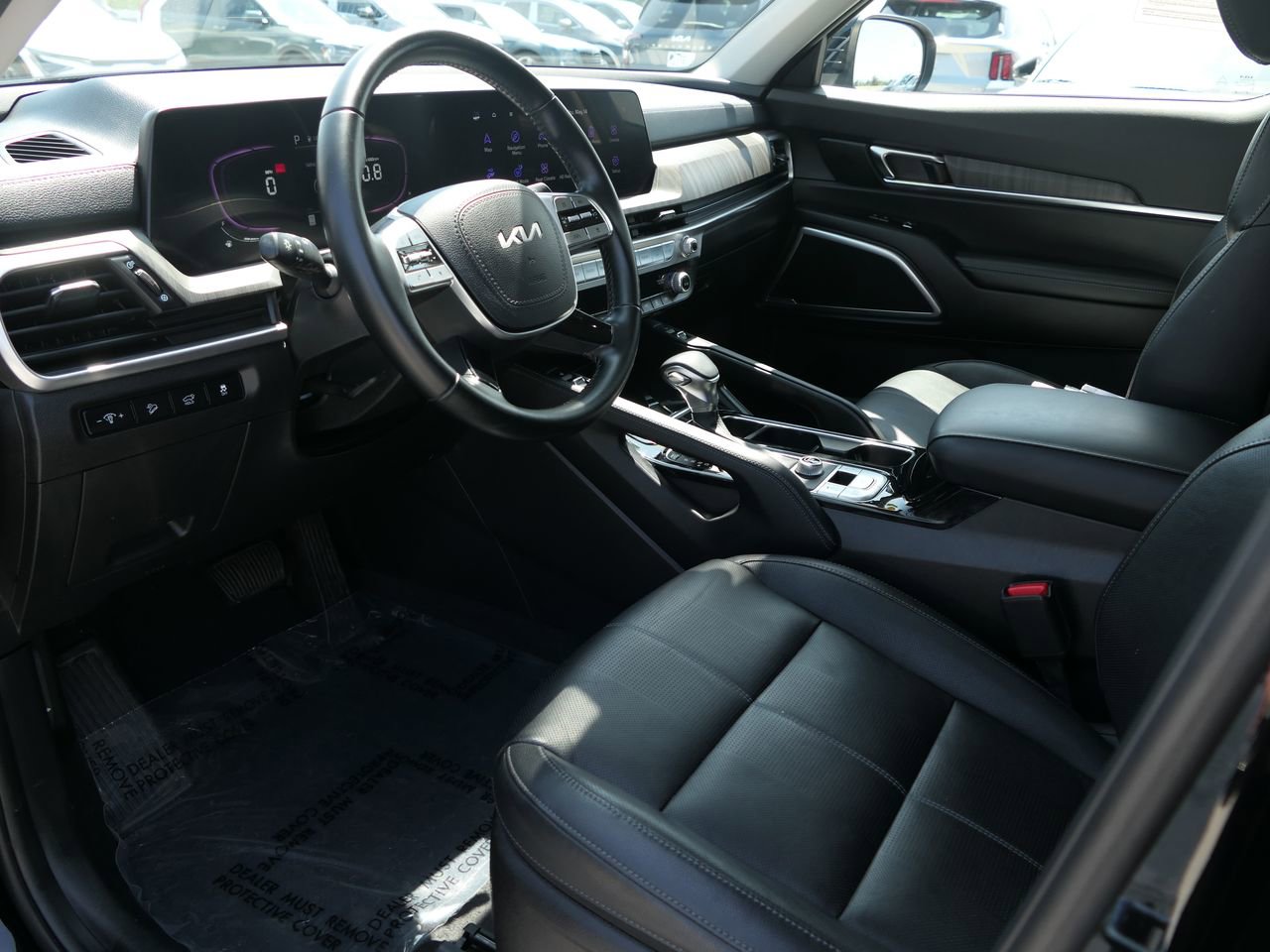 Used 2024 Kia Telluride EX w/ EX Captain's Chair Package FWD image 12