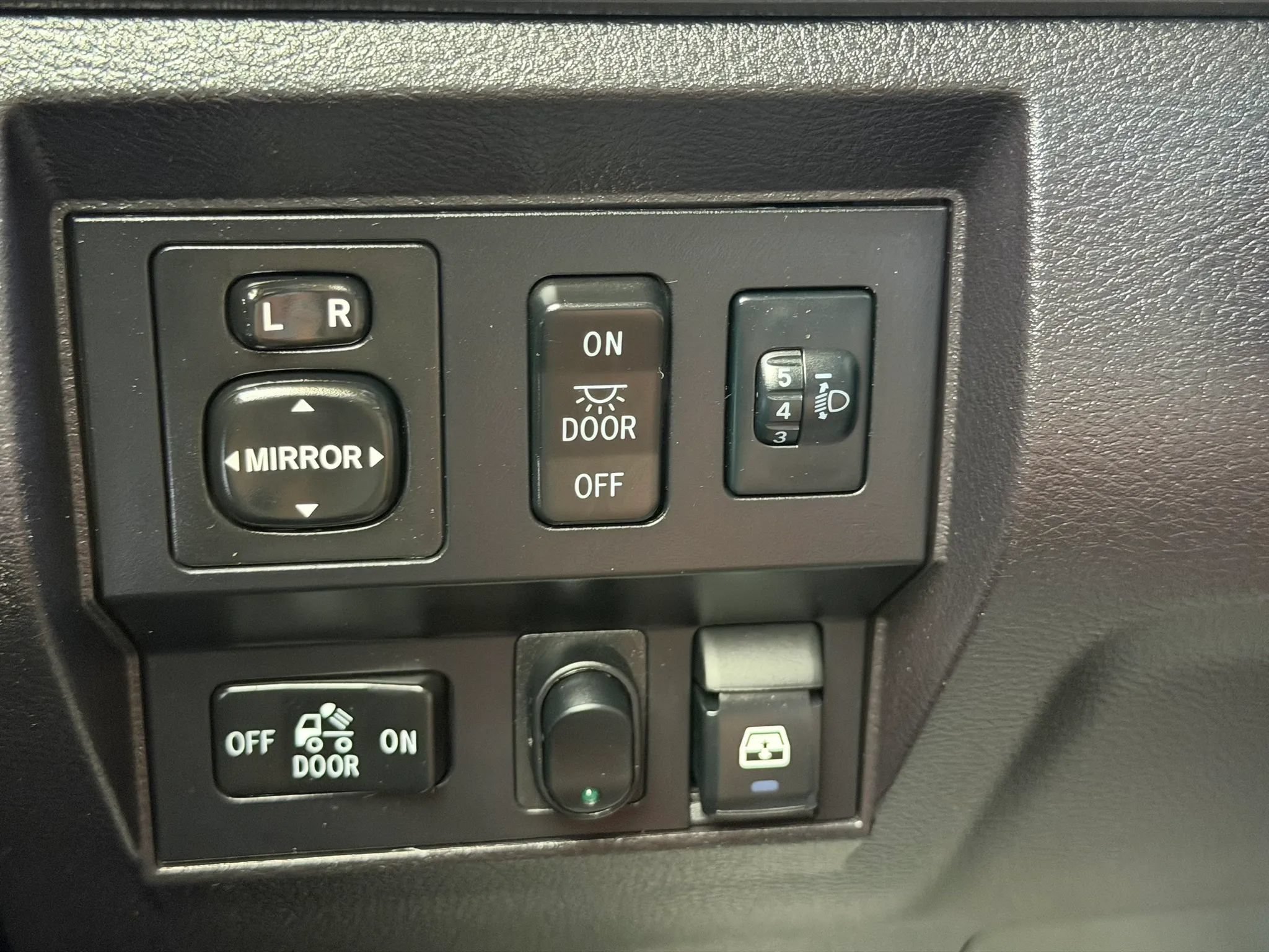 Used 2016 Toyota Tundra SR5 w/ TRD Off Road Package AWD/4WD image 19