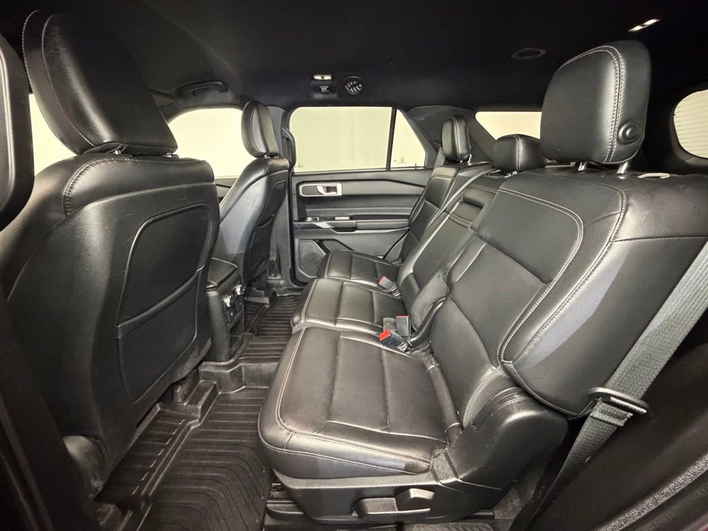 Used 2020 Ford Explorer XLT w/ Equipment Group 202A image 5