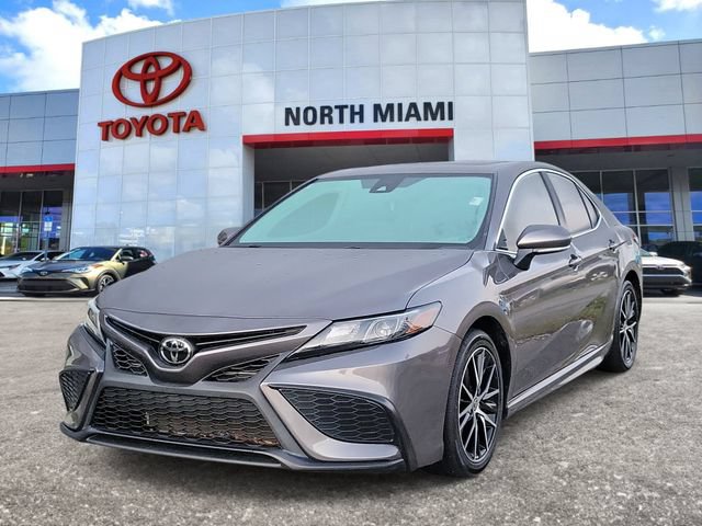 Used 2024 Toyota Camry SE w/ Cold Weather Package FWD image 2
