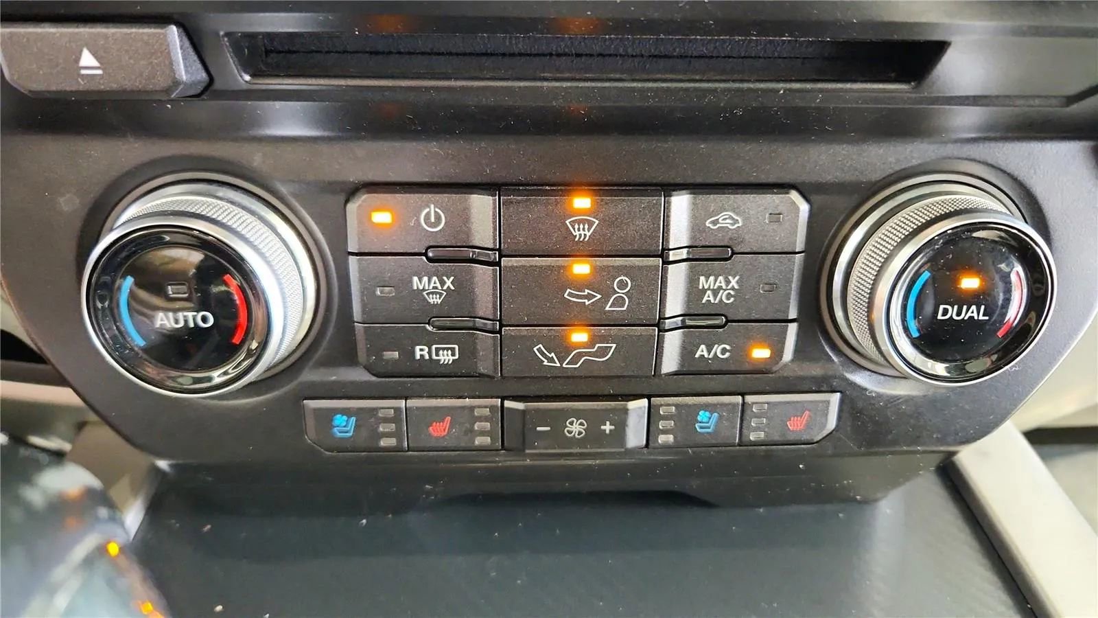 Used 2018 Ford F150 Lariat w/ Equipment Group 501A Mid AWD/4WD image 30
